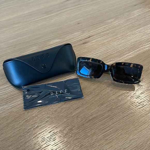 Diff Eyewear Brown Tortoise Sunglasses main image 13